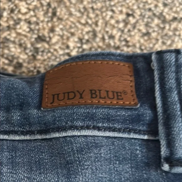 Judy Blue Classic Blue Skinny Fit Capris - Picture 4 of 4